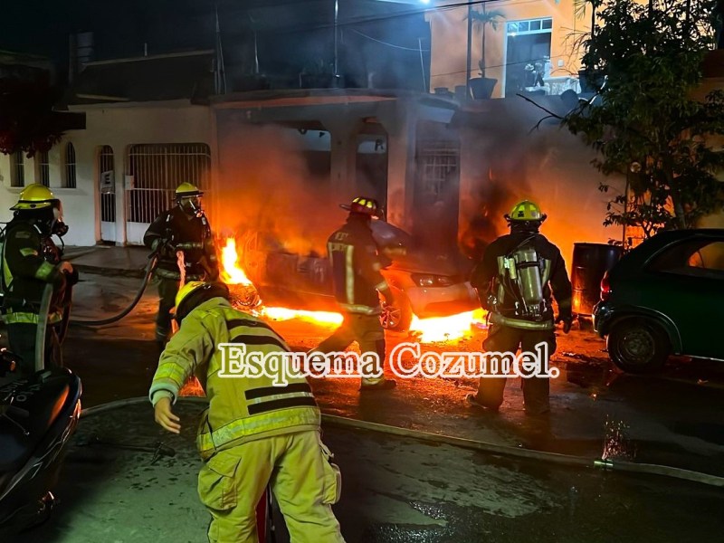DOS COCHES QUEMADOS.