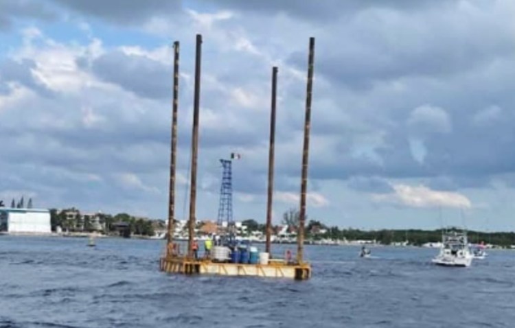 GENERA EXPECTACIÓN BARCAZA.